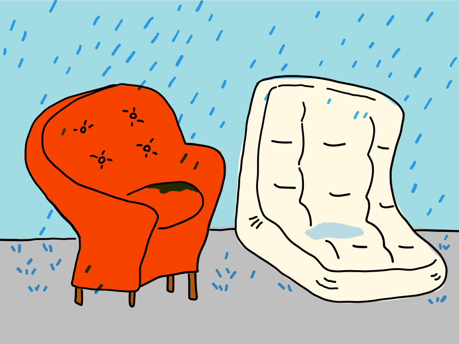 その1. 雨の日なのに布地のソファと敷布団をご自由にお取りください