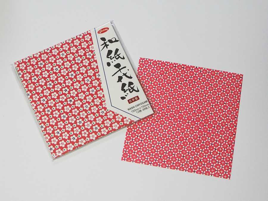 使用したのはこちらの折り紙です。細かい和柄が可愛くて、いろんなものを作りたくなってしまいますね！