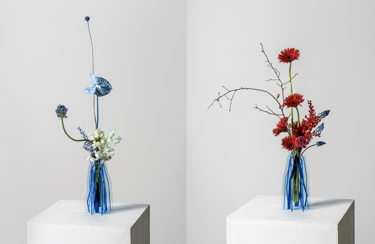 生花の体験イベントでお披露目された、青と赤バージョンの作品（画像提供：©️Museum of Flowers）