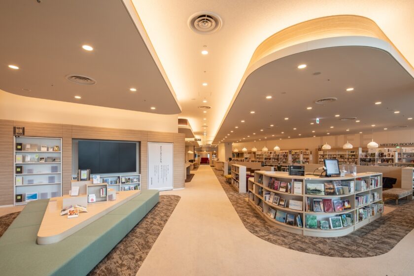 本を貸し出さない！？ビジネスパーソンに寄り添った居心地バツグンの「札幌市図書・情報館」って？