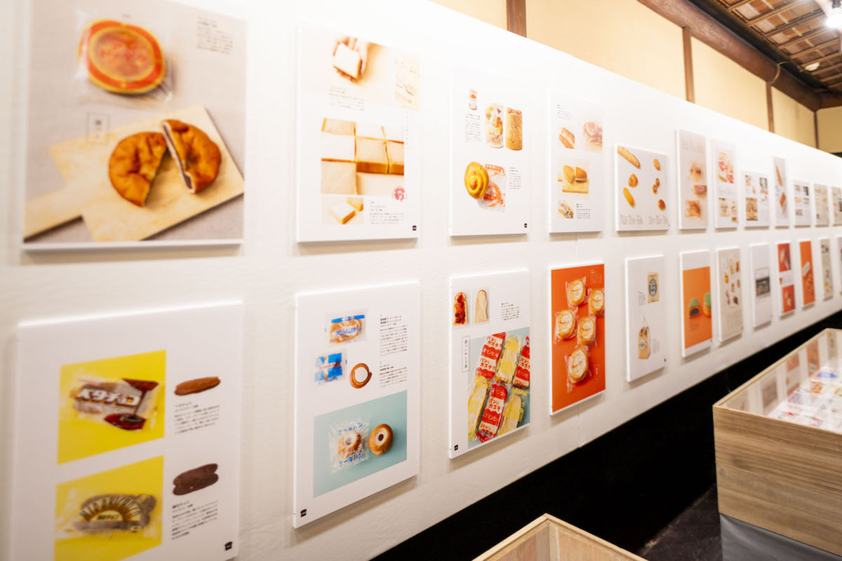 「日本全国地元パン」(甲斐みのり著)の展示（写真撮影：ぷらいまり）